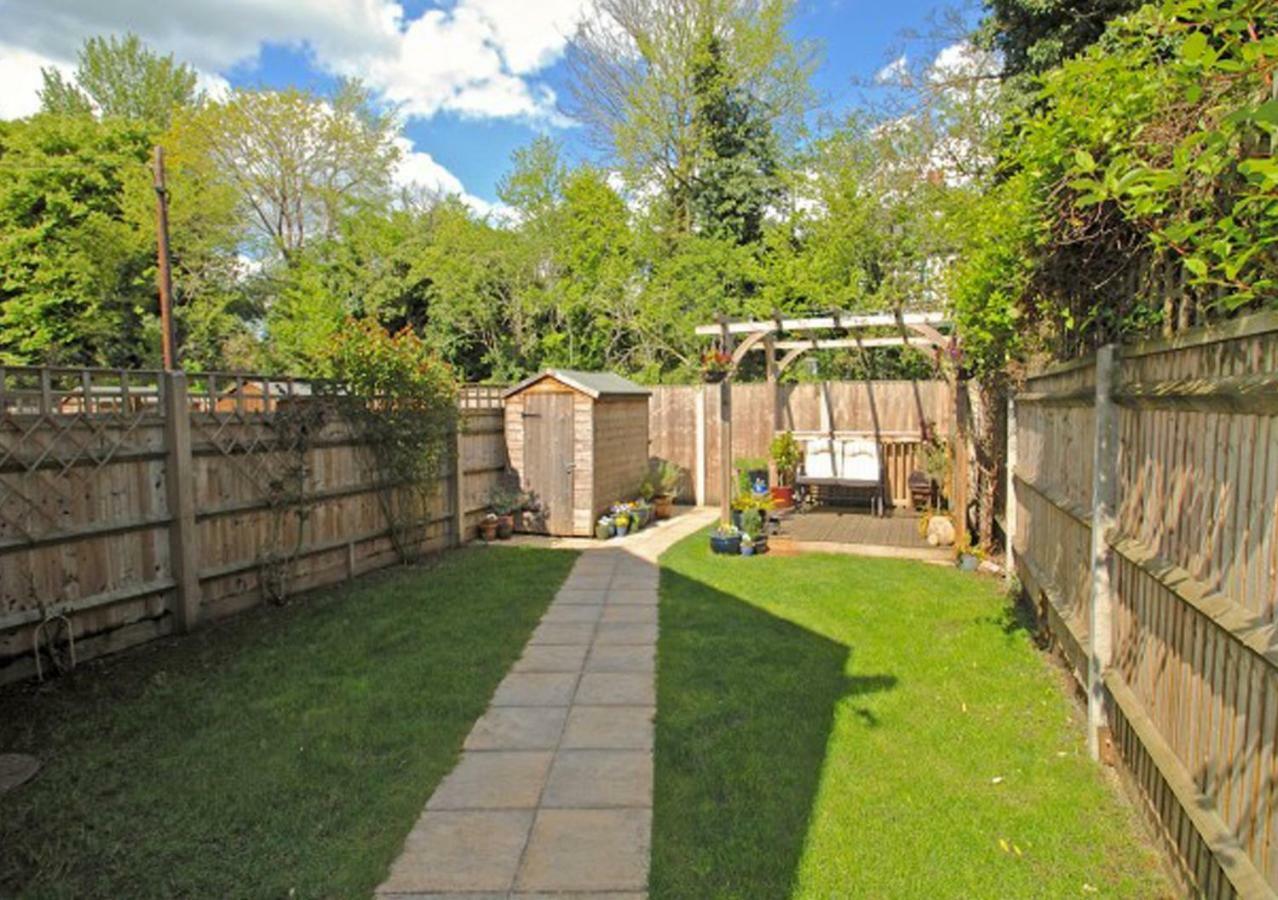 D&E Homestay Wallingford Exterior photo